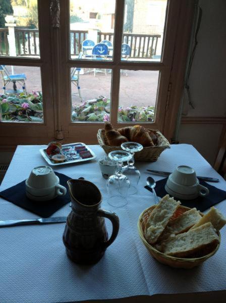 Restaurant & Chambres D'Hotes L'Eau Vive Fatouville-Grestain Eksteriør bilde